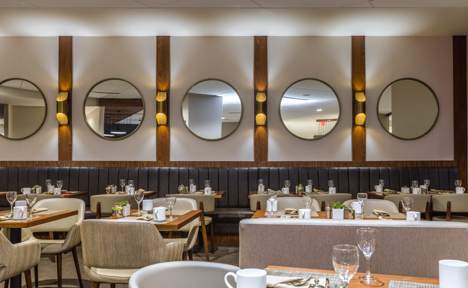 Washington-DC-interior-of-hilton-hotel-restaurant-neutral-tone-chairs-and-tables